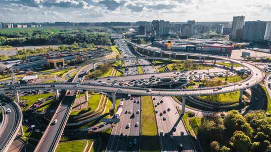 城市空中高速公路上的交通堵塞