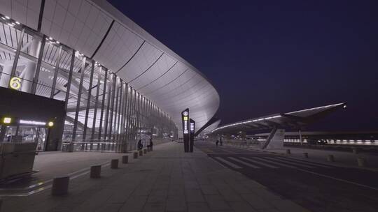 大兴机场航站楼夜景 指示牌 造型顶棚 移拍