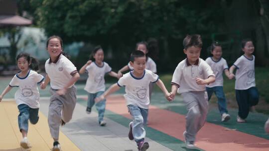 幼儿园小孩跑步视频素材模板下载