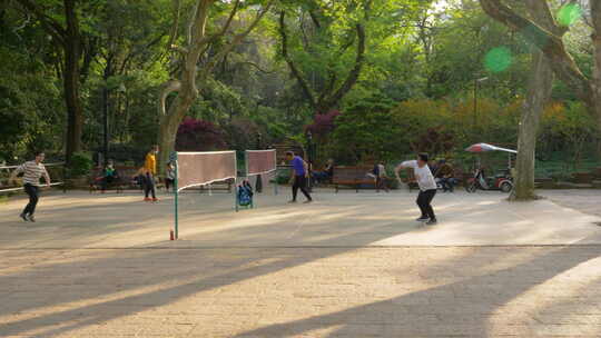 鲁迅公园  市民 公园 羽毛球 锻炼 身体视频素材模板下载