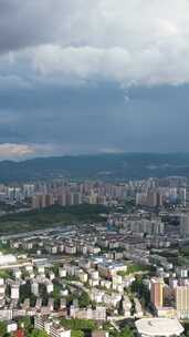 竖版航拍城市夏季暴雨来临湖南怀化