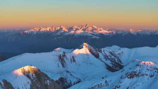 航拍梅里雪山日照金山