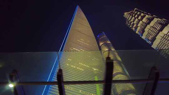 夜晚仰望上海陆家嘴高楼大厦夜景城市风景视