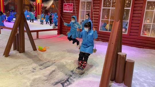 宁波北仑区梅山湾冰雪大世界游乐园视频素材模板下载