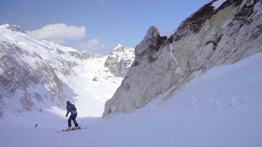 阿尔卑斯山滑雪者