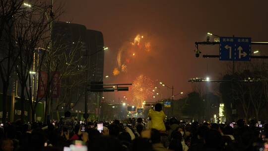 中国春节，元宵节，城市燃放烟花