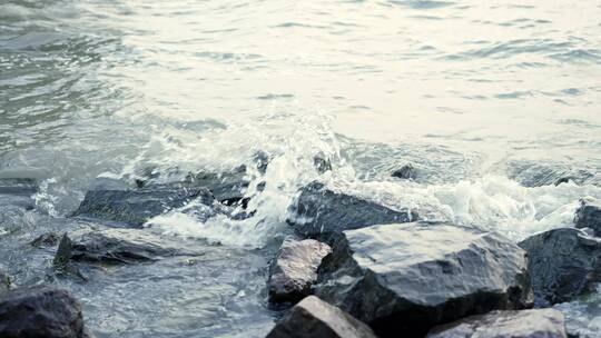 4k海边海平面太湖湖面湖水波涛汹涌的大海