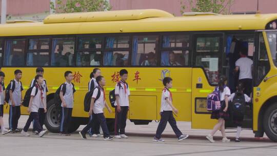 校园体育锻炼音乐学习校园中小学生学习娱乐