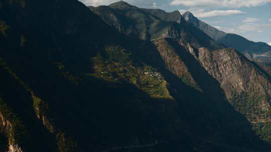 云南旅游风光三江并流丽江金沙江山区村庄