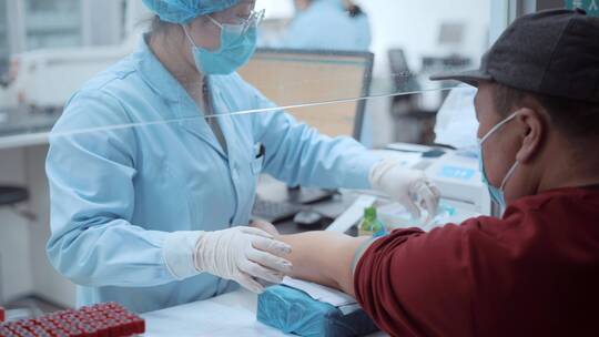 医院检验科排队抽血7