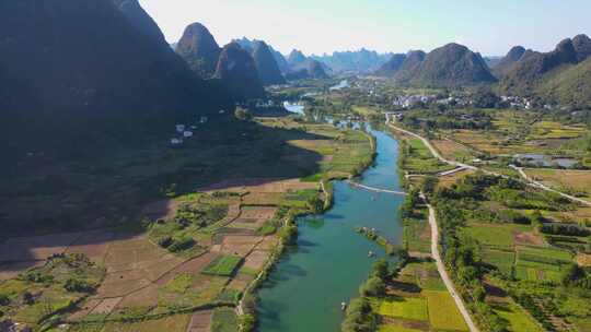 遇龙河竹排广西桂林阳朔山水风光漓江