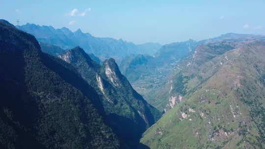 峡谷山峰河流