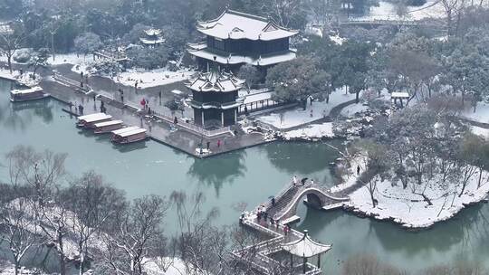 航拍瘦西湖景区园林大明寺观音山宋夹城雪景