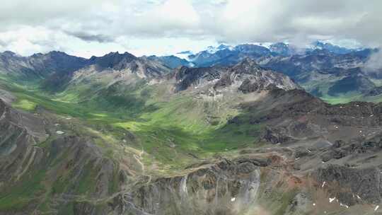 航拍四川阿坝小金大哇梁子垭口雪山群峰风光