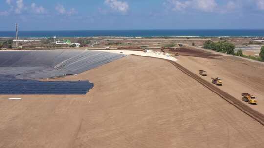 建筑工地、卡车、泥土、水库