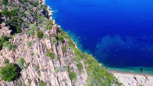 航拍海岛海滩游艇海浪森林高山法国科西嘉岛