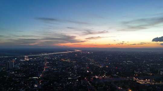 4K航拍夕阳下老挝首都万象城市风光