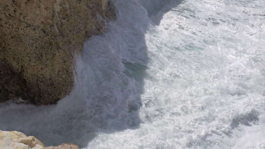 航拍大海 海浪 浪花  海浪拍打礁石视频素材模板下载