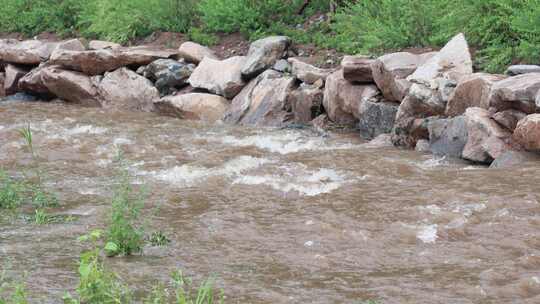 实拍暴雨后洪水 山洪