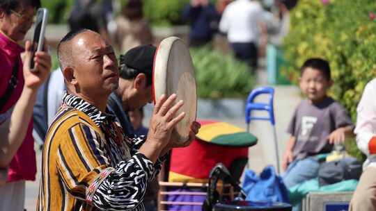 山东济南泉城广场老年人广场舞