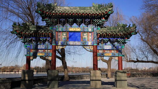 北京北海公园内的牌楼视频素材模板下载