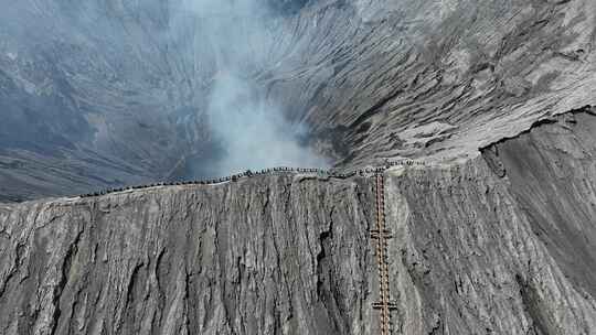 印尼爪哇岛布罗莫火山口航拍自然风光