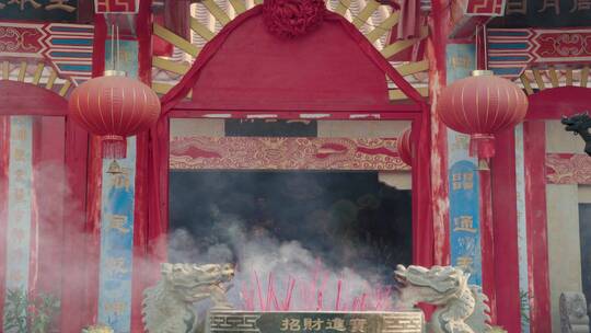 香炉香火旺盛的寺庙南宁盘古庙大门中式建筑