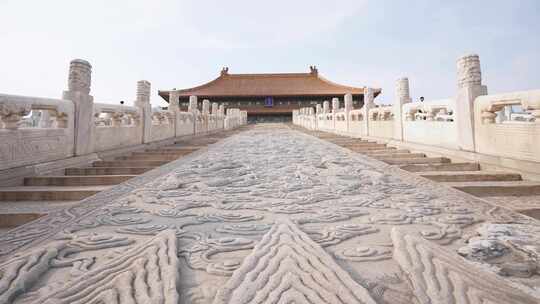 北京故宫太和殿台阶上雕刻的龙纹视频素材模板下载