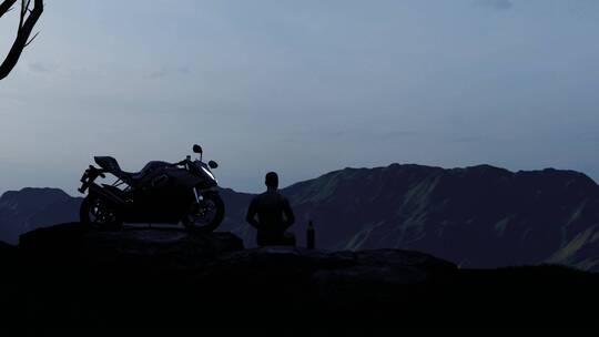 骑摩托车的人独自坐在山上喝酒看风景剪影