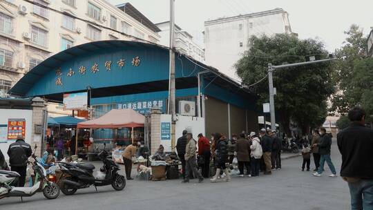 云南中越边境河口农贸市场外小摊贩