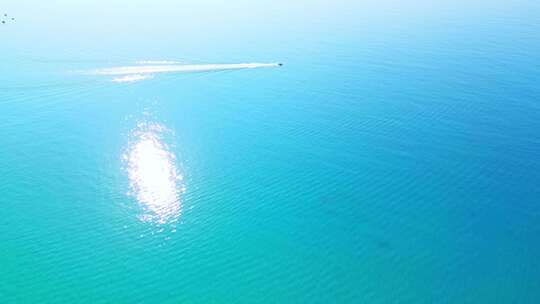 航拍海南三沙市西沙海洋蔚蓝色大海与游艇