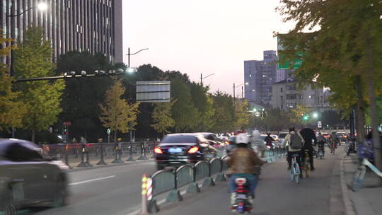 马路骑行街景