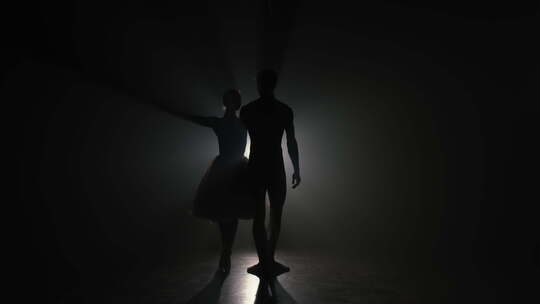 男女舞者舞台舞蹈剪影