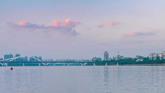 广西柳州铁桥与广雅大桥延时摄影