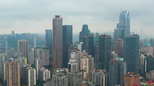 4K航拍阴天的重庆主城区