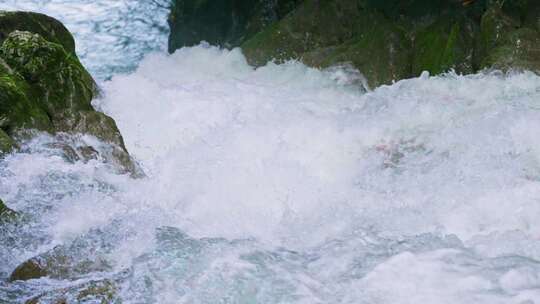 气势磅礴河流奔腾激流浪花澎湃水流