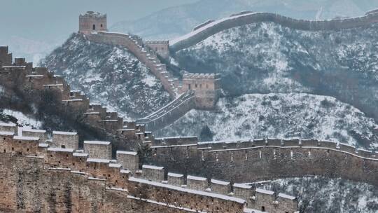 北京附近长城的航空摄影冬天初雪