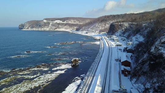 日本北海道知床半岛海岸线公路风光