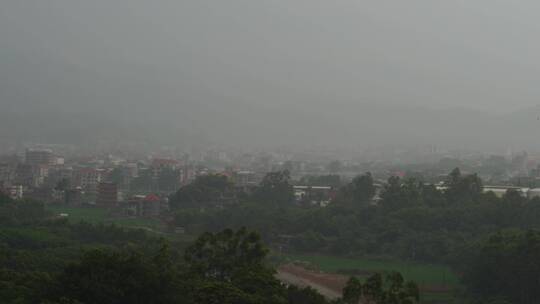 小镇阴天乡村雨天阴天农村下雨天阴雨天乌云视频素材模板下载