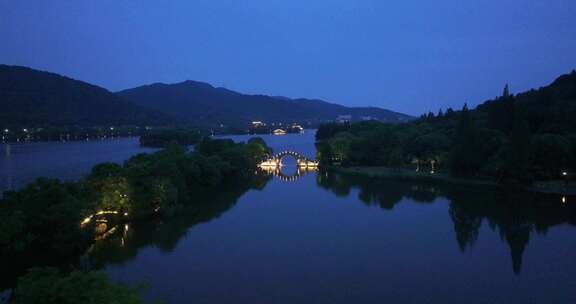 航拍杭州湘湖石拱桥夜景