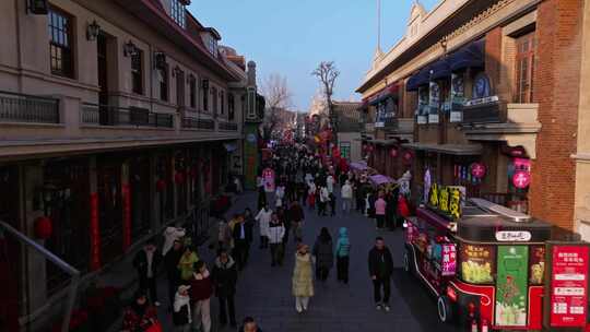 冬季新年烟台朝阳街人流