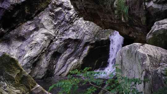 流水大自然小溪水瀑布山涧水源泉水山水视频素材模板下载