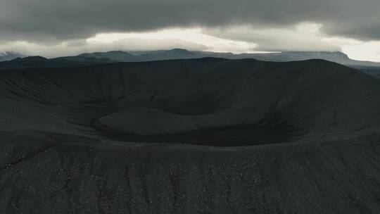 火山口的壮丽景观