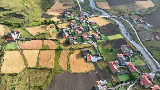 航拍四川甘孜贡嘎山乡上城子村田园风光