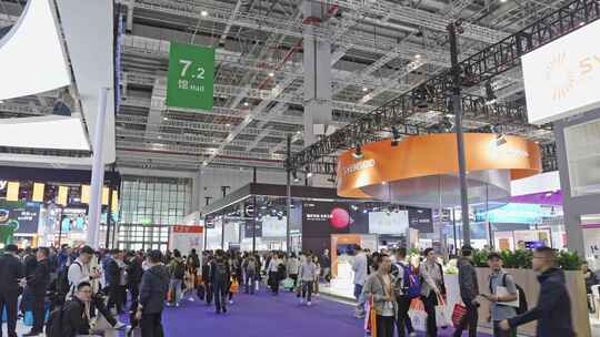 国际橡塑展上海国家会展中心7.2馆人流视频素材模板下载