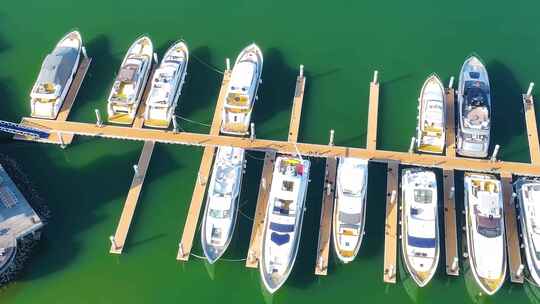 深圳湾游艇会大楼游艇海航拍停泊港游船