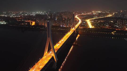 武汉天兴洲大桥车流夜景