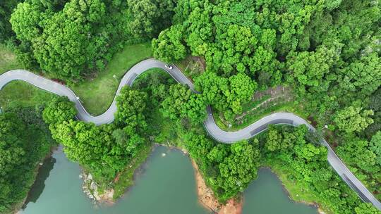 航拍汽车行驶在盘山公路