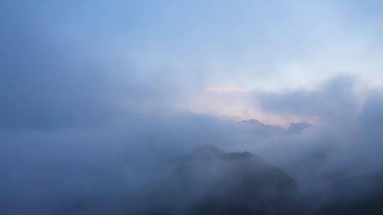 4K高空穿云航拍山区日出2