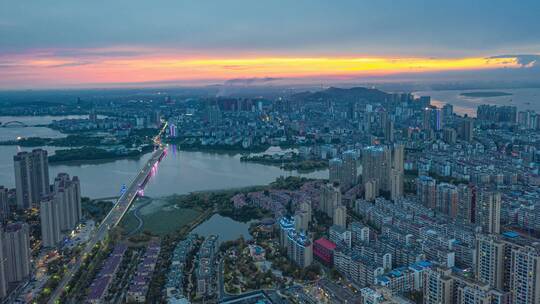 航拍鄂州城区夜景全景平流雾延时